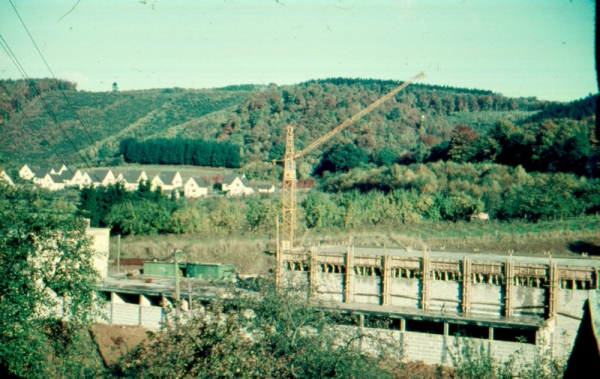 Bau der Grundschule Schladern