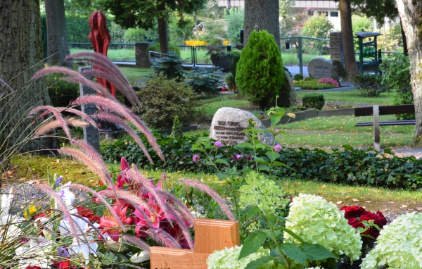 Impressionen Schladerner Friedhof