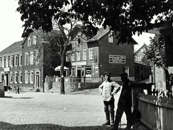 Bahnhofsvorplatz um 1931